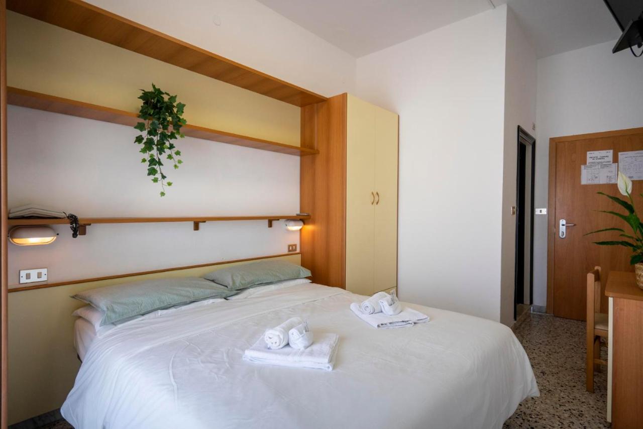 Hotel Mamy Rimini Exterior photo